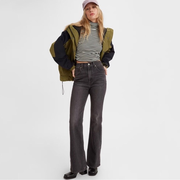 😎Levi’s Premium 70’s high-rise Flares - Picture 2 of 11